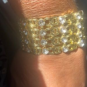 Beautiful, goldtone and rhinestone stretchy bracelet